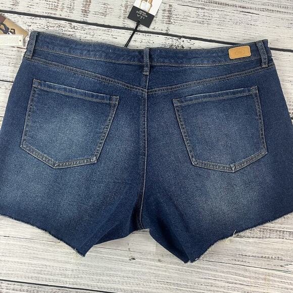 Sofia Jeans by Sofia Vergara Easy Denim Jean Shorts Destruc Hem Plus size 18 - Picture 9 of 10